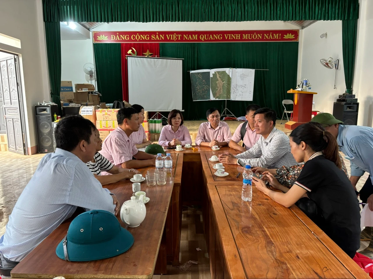 Công đoàn Ngân hàng chính sách xã hội Việt Nam chia sẻ mất mát đối với người dân xã Phúc Khánh (1).jpg