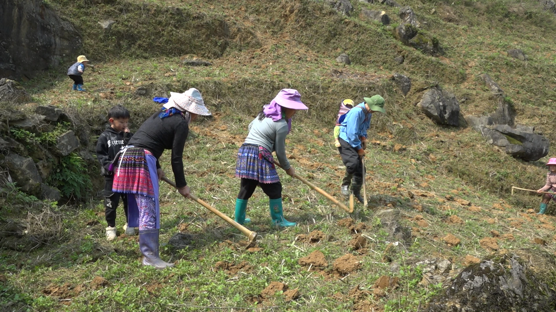 dem-van-nghe-tien-tan-binh00-52-10-10still039.png