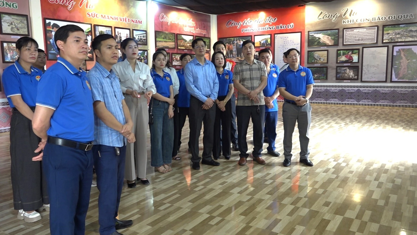 tham-quan-trung-bay-hien-vat-tai-nha-van-hoa-thon-lang-nu-cu.jpg
