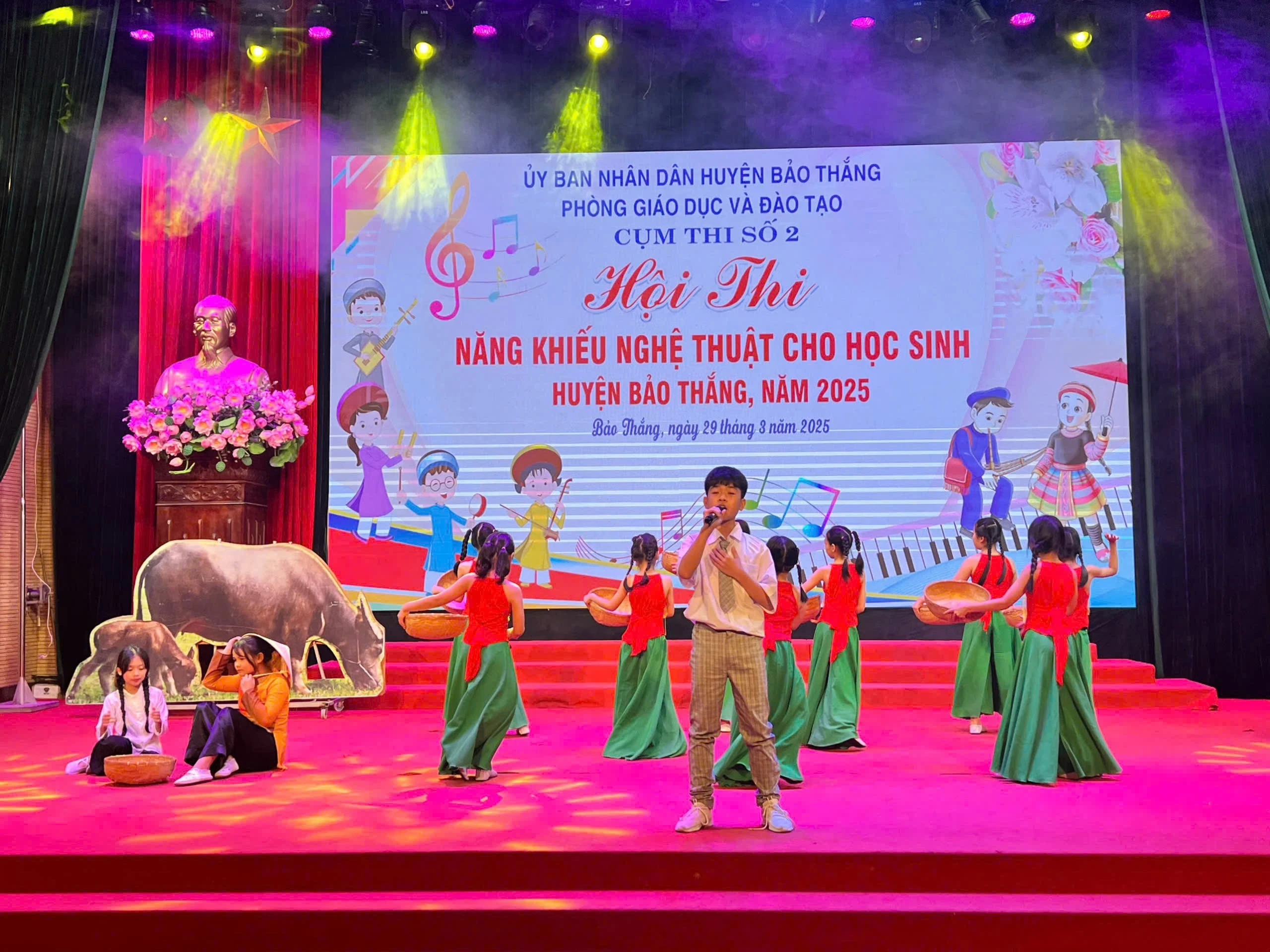 tiet-muc-hat-mua-phu-hoa.jpg