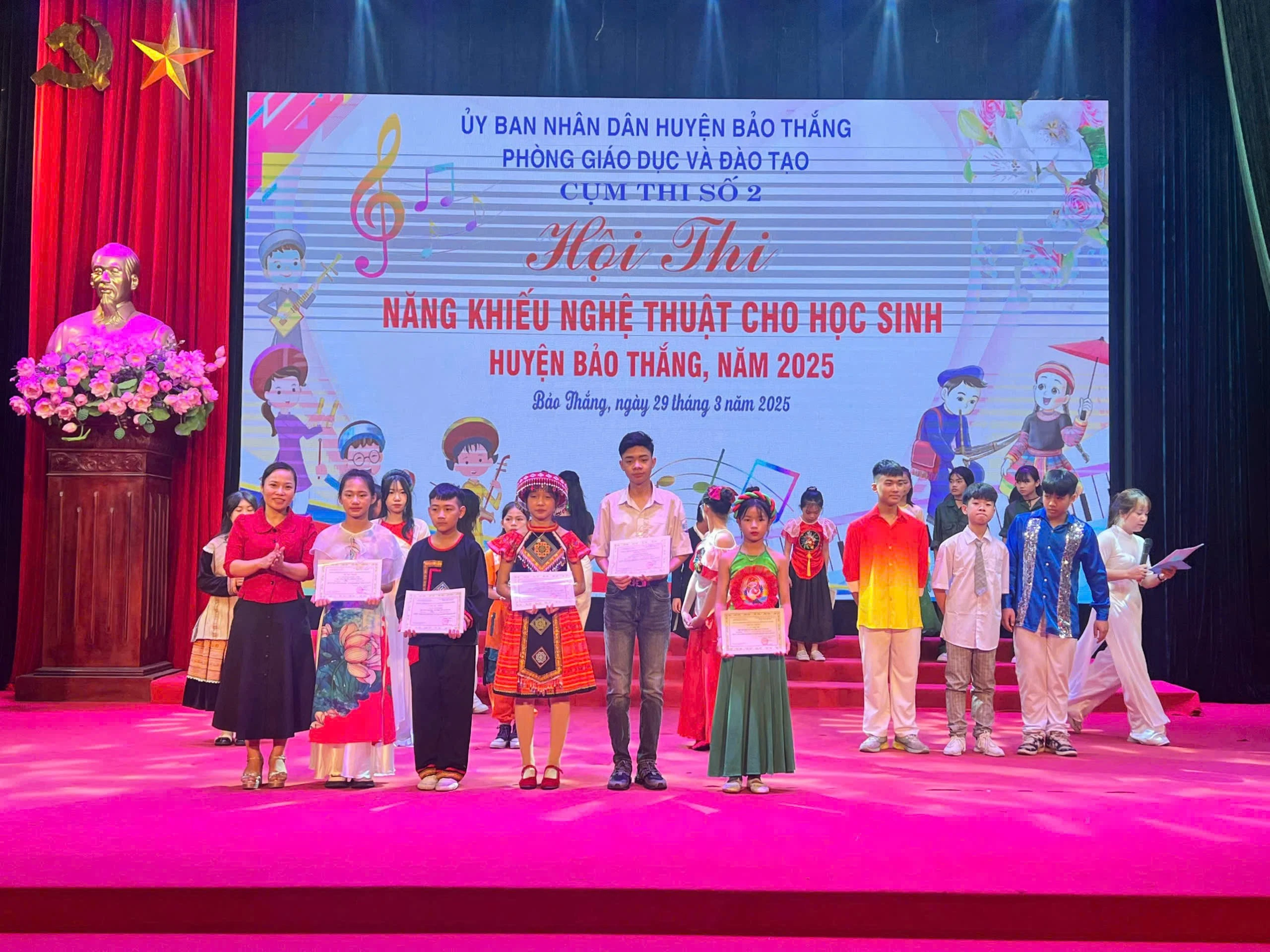 trao-cac-giai-tai-hoi-thi.jpg