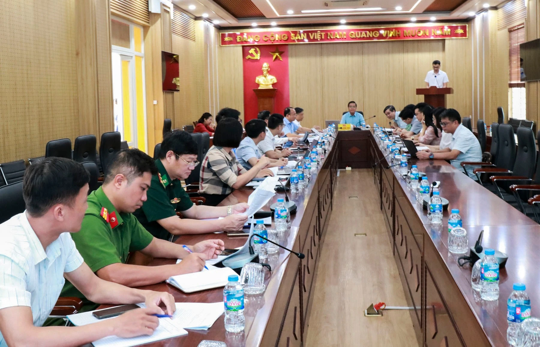 quang-canh-hoi-nghi-3.jpg