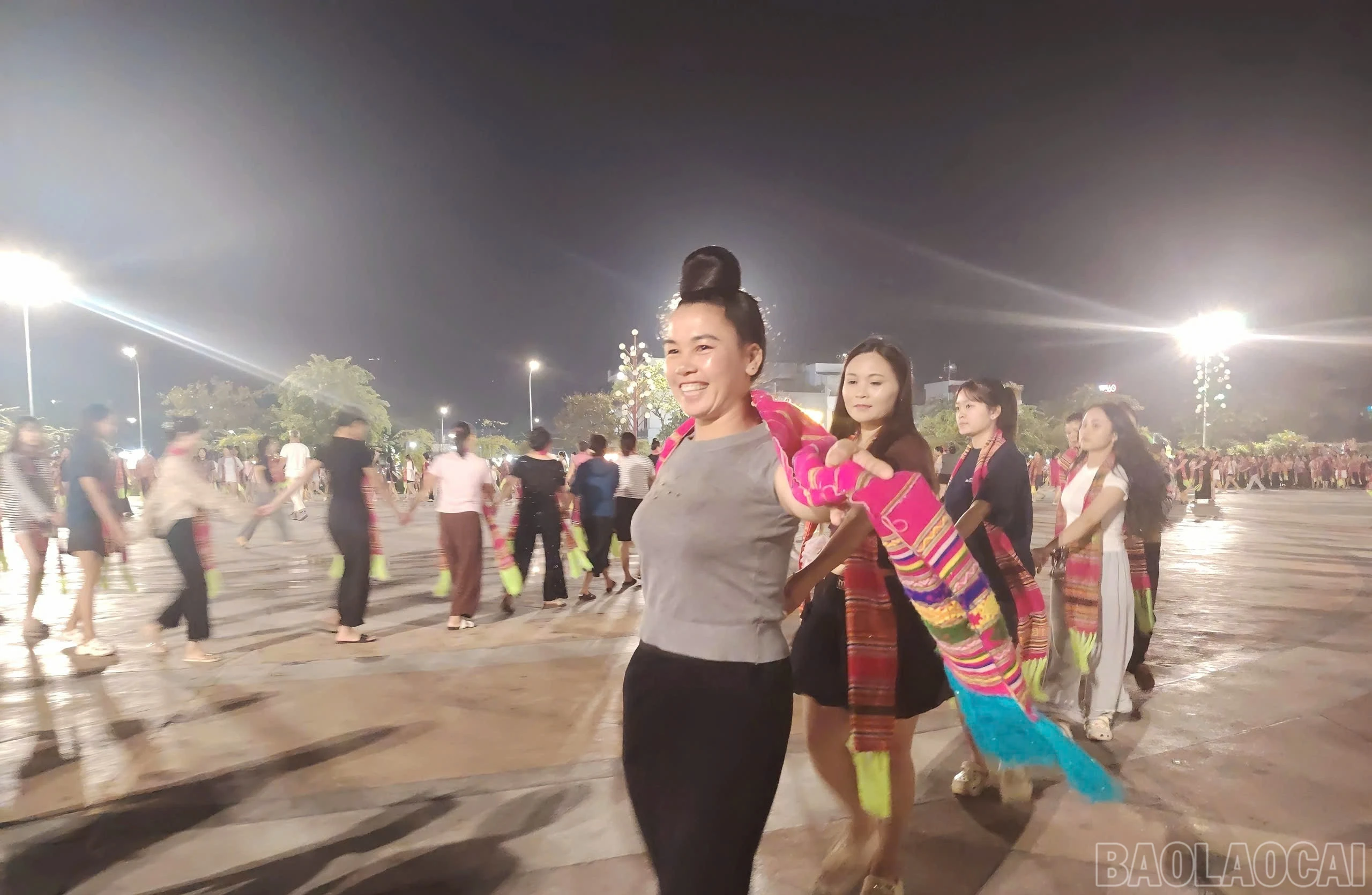 baolaocai-br_khong-khi-luyen-tap-nghiem-tuc-phan-khoi-voi-yeu-cau-ngay-cang-cao-ve-do-deu-va-dep-cua-tung-dong-tac-4864.jpg