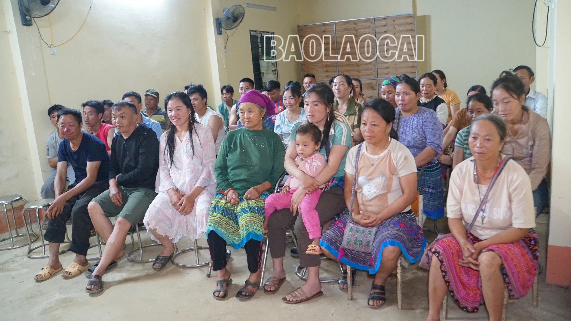 Thôn Ma Ngán, xã Lùng Khấu Nhin có 89 hộ với 545 nhân khẩu, chủ yếu là người dân tộc thiểu số: Mông, Bố Y... Điều kiện kinh tế, cuộc sống của các hộ còn nhiều khó khăn, phụ nữ và trẻ em gái nơi đây vẫn phải chịu nhiều thiệt thòi bởi tác động của những tập tục lạc hậu.