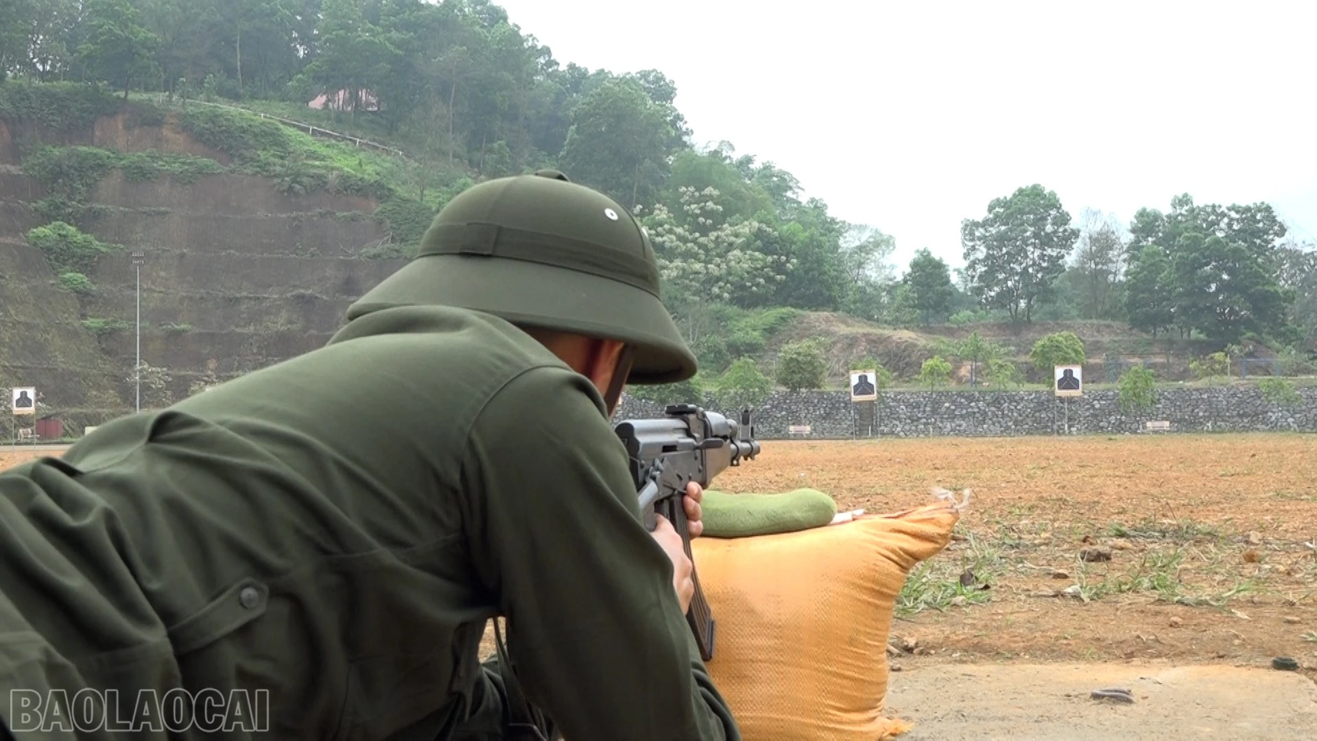 baolaocai-bl_canh-sat-nghia-vu00-09-28-21still006.jpg