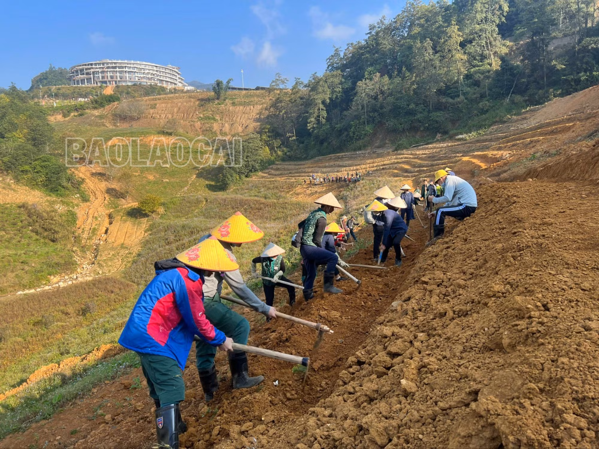 Thời tiết khô, nóng ảnh hưởng đến sản xuất nông nghiệp tại Sa Pa.jpg
