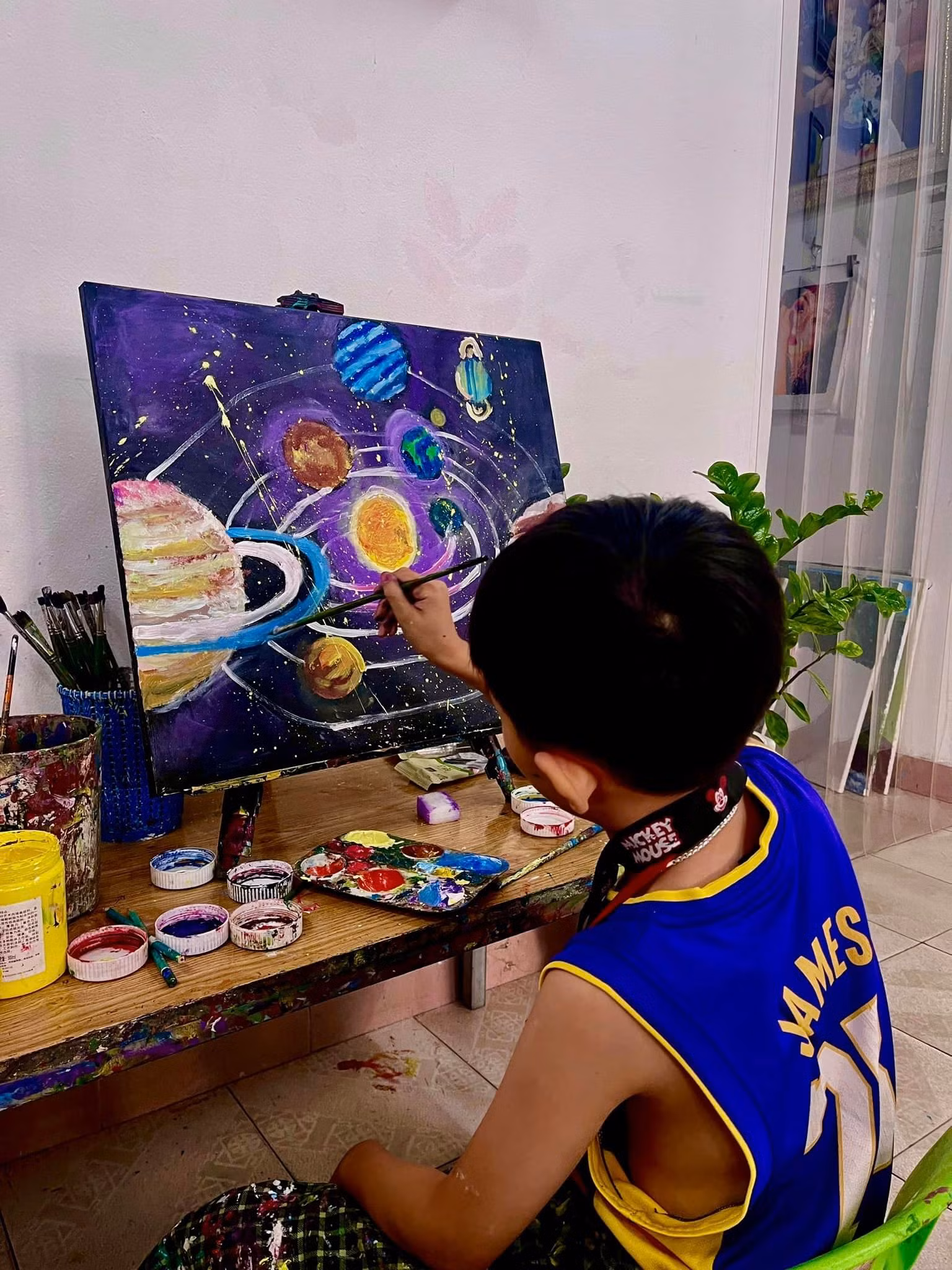 Những năm gần đây, nhiều học sinh tìm đến mỹ thuật hội họa để thỏa sức sáng tạo.jpg