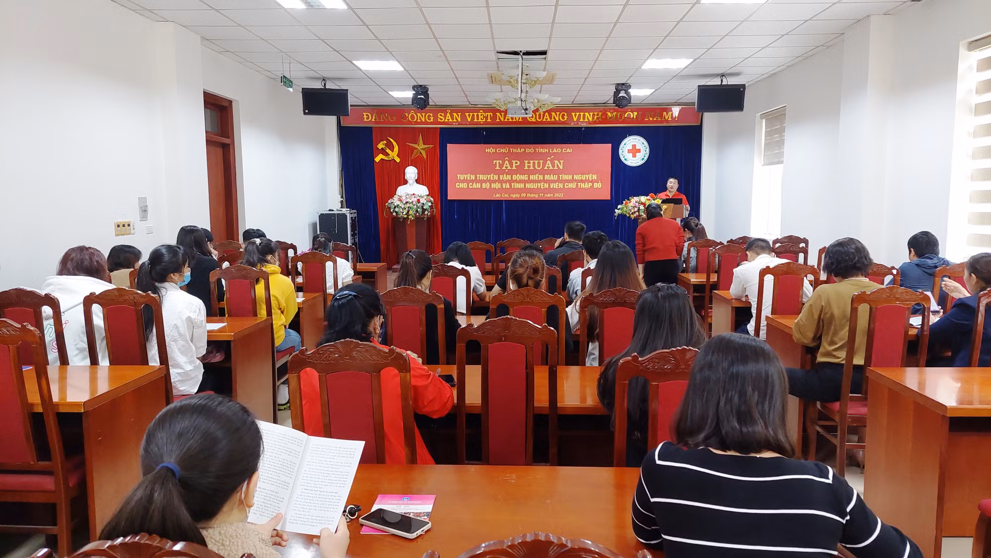 Tập huấn cho cán bộ hội và tình nguyện viên Chữ thập đỏ.jpg