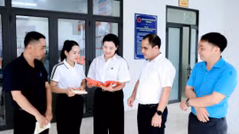 Hai không gian, một trận địa tư tưởng
