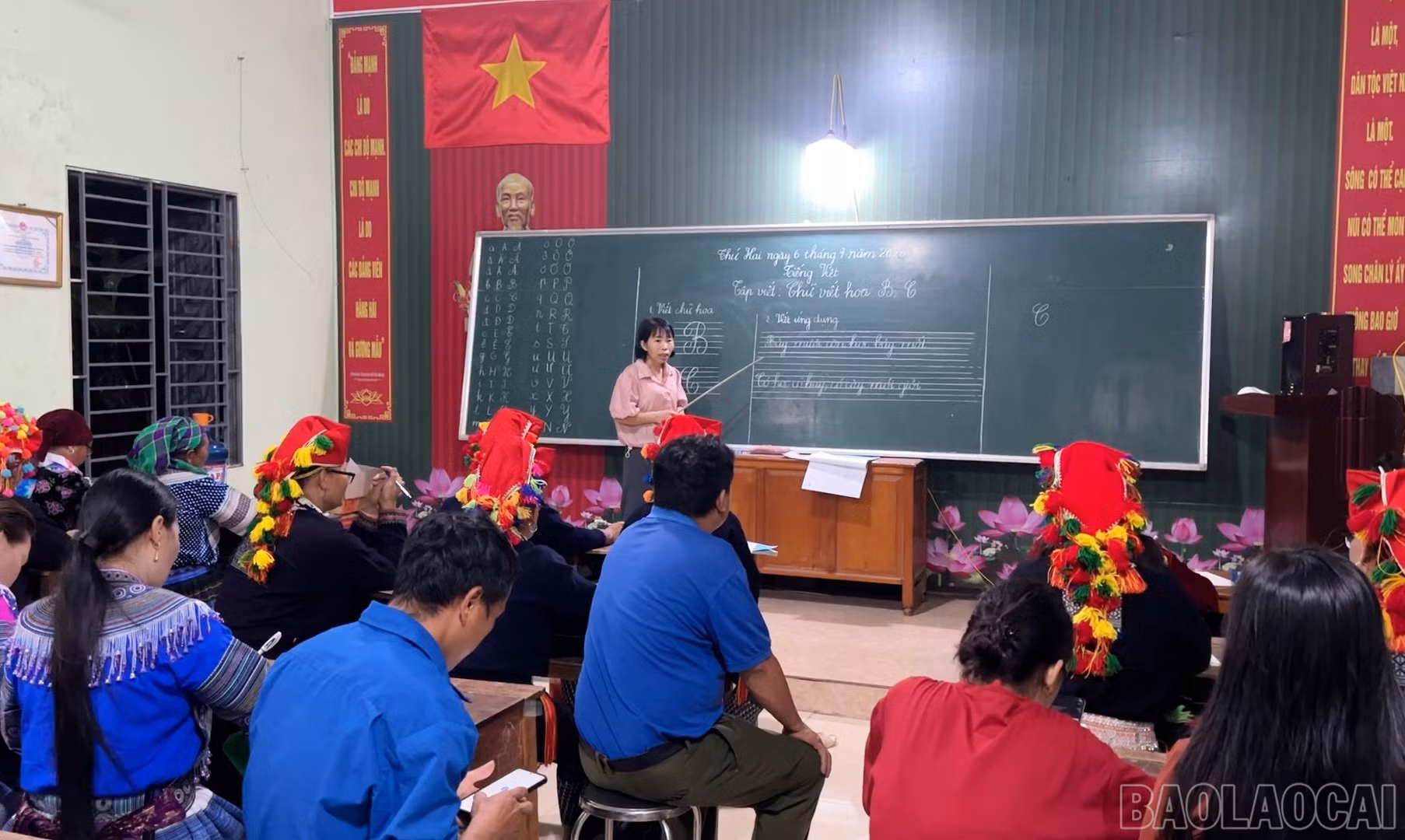 Lớp xóa mù chữ tại thôn Thùng có 30 học viên, 100% là đồng bào dân tộc thiểu số. Từ tháng 3 đến nay, các lớp được duy trì vào buổi tối hằng ngày. Cùng với thôn Thùng, các thôn Khoai, Cao Sơn và Bông cũng duy trì các lớp xóa mù chữ, tạo điều kiện để người dân được học tập.