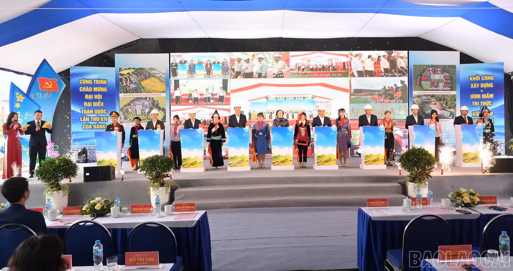 baolaocai-br_pho-thu-tuong-pham-thi-thanh-tra-cung-cac-dai-bieu-thuc-hien-nghi-thuc-khoi-cong-cac-du-an-truong-noi-tru-lien-cap-tren-dia-ban-tinh-lao-cai.jpg