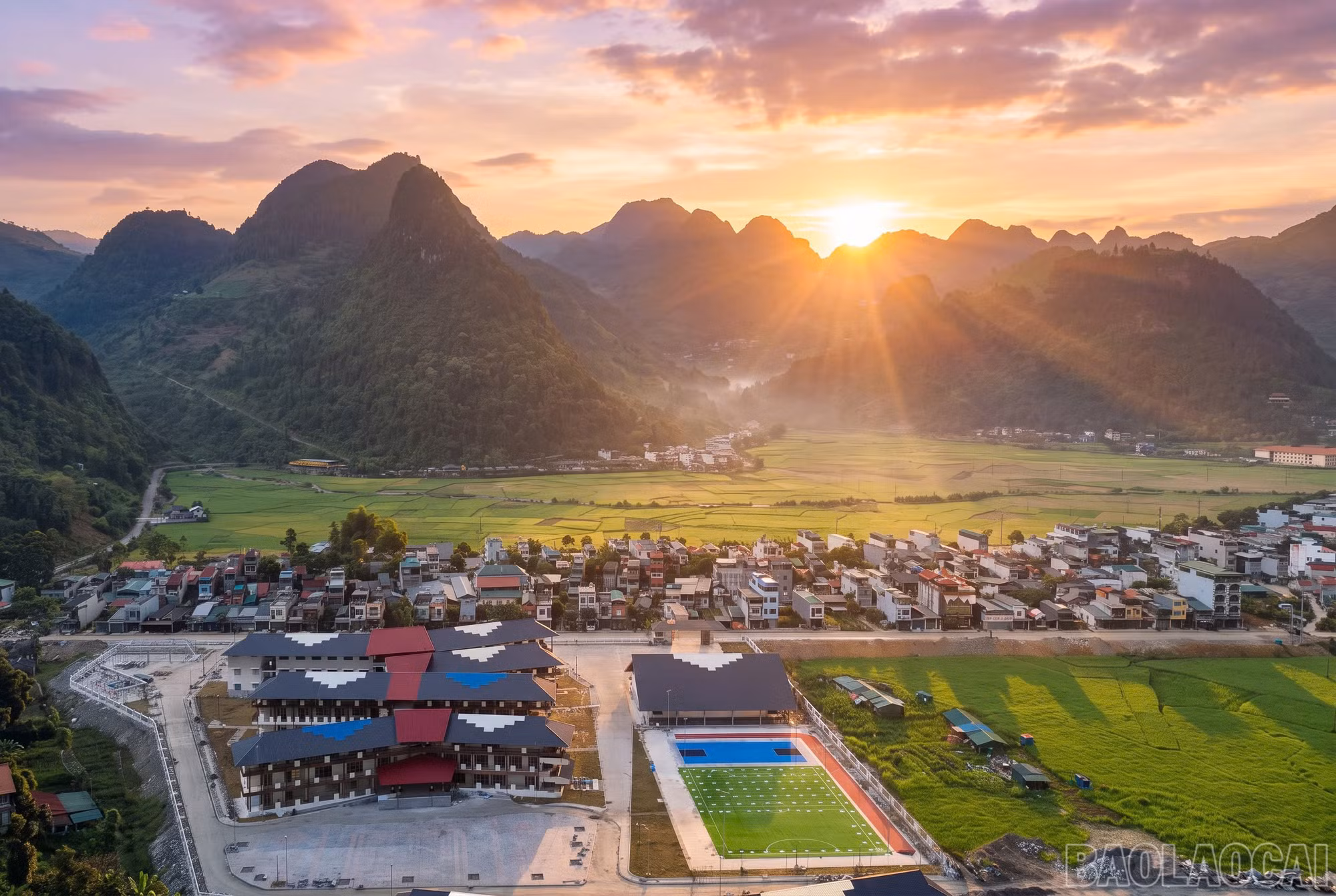 baolaocai-br_toan-canh-truong-pho-thong-noi-tru-tieu-hoc-va-thcs-muong-khuong.jpg