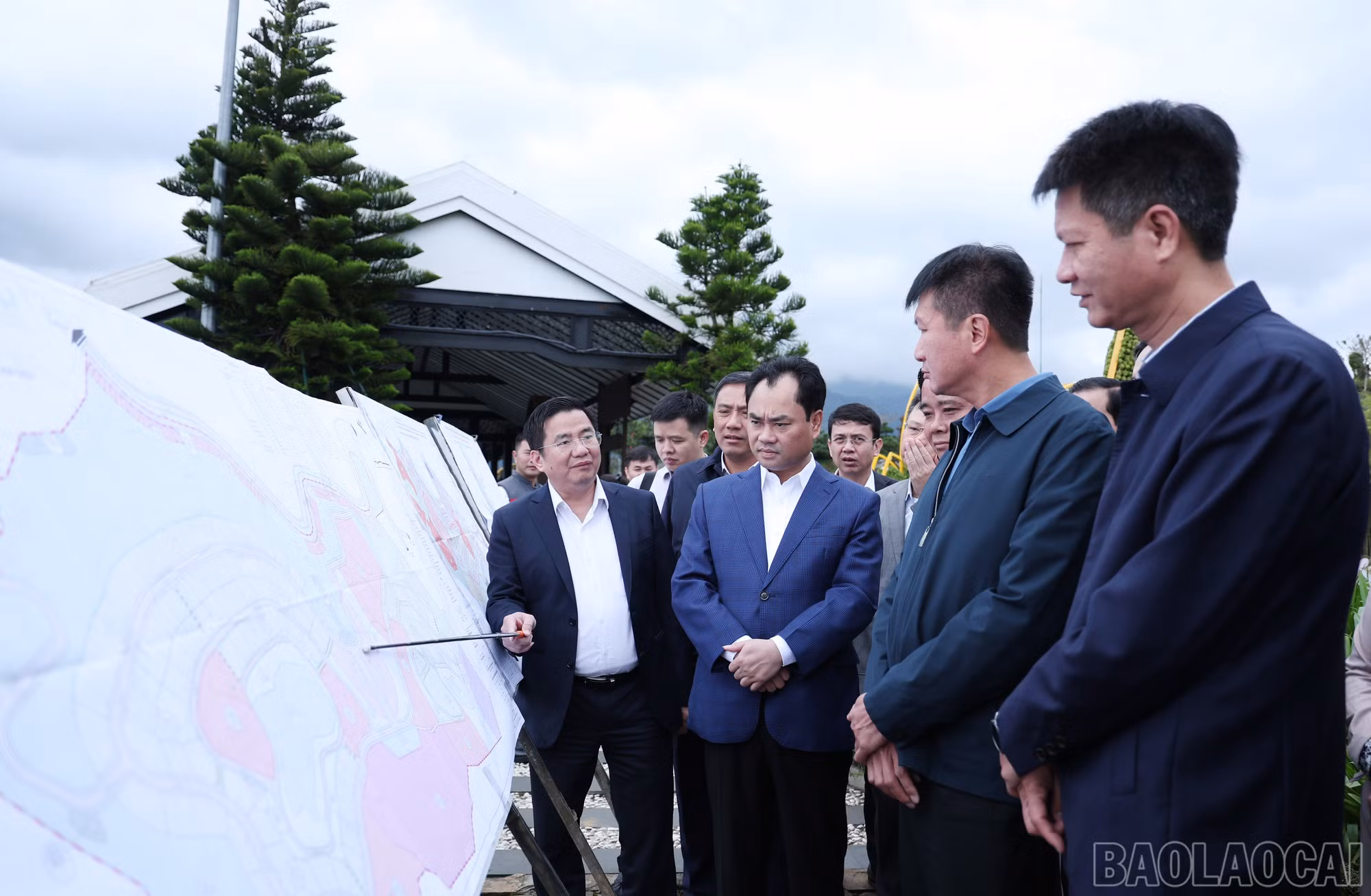 baolaocai-br_dct-kiem-tra-mot-so-du-an-nhu-quan-the-du-lich-van-hoa-dich-vu-cap-treo-vui-choi-giai-tri-khach-san-fansipan-sa-pa-va-nha-o-thuong-mai-sa-pa-village-khu-nghi-duong-cao-cap-doi-con-gai-2.jpg