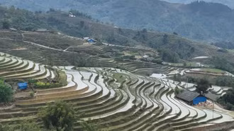 Ngắm Ý Linh Hồ mùa nước đổ