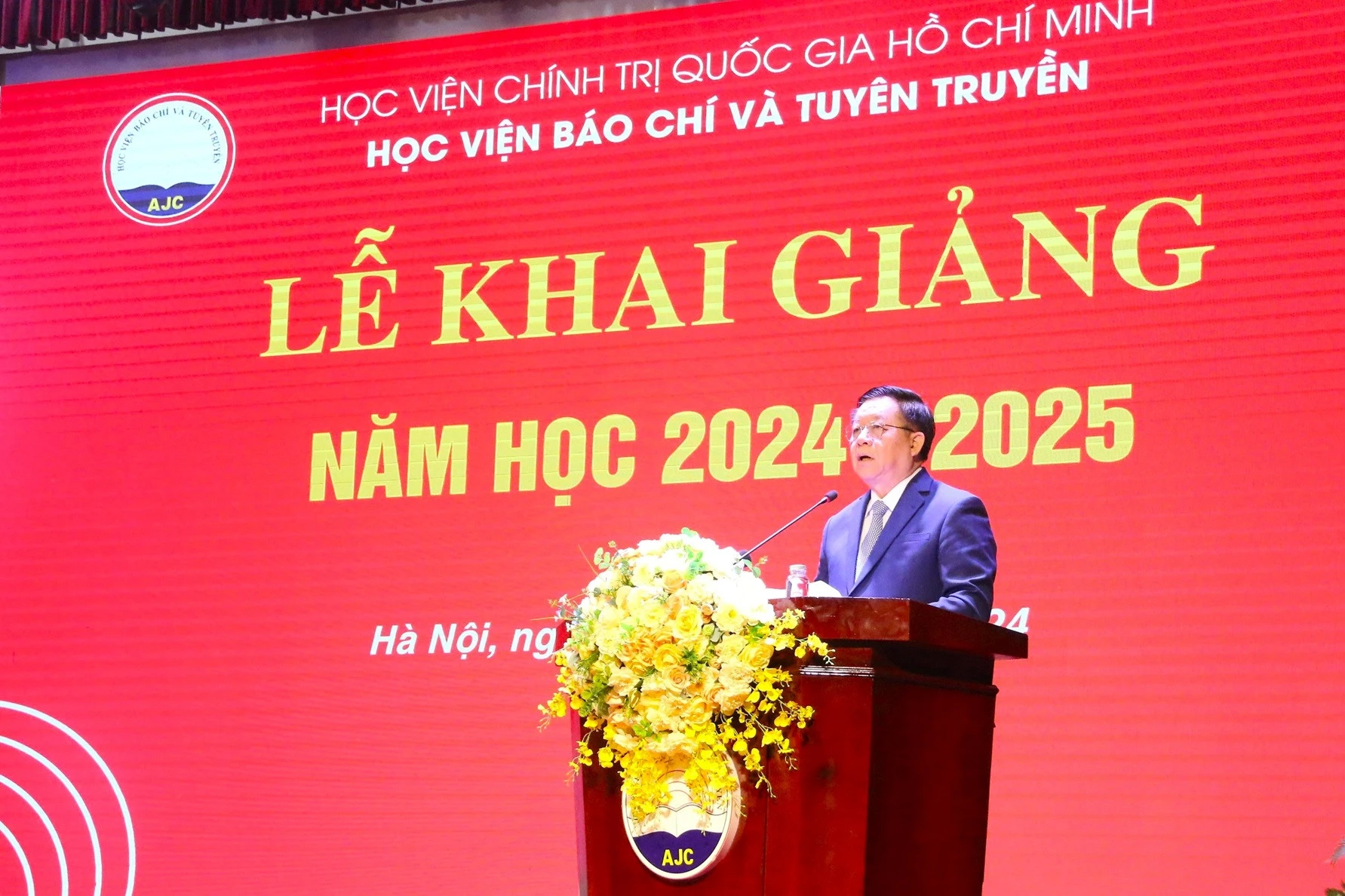 Ông Nguyễn Trọng Nghĩa, Ủy viên Bộ Chính trị, Trưởng Ban Tuyên giáo Trung ương phát biểu tại lễ khai giảng năm học 2024-2025 của Học viện Báo chí và Tuyên truyền. Ảnh: Thanh Hùng