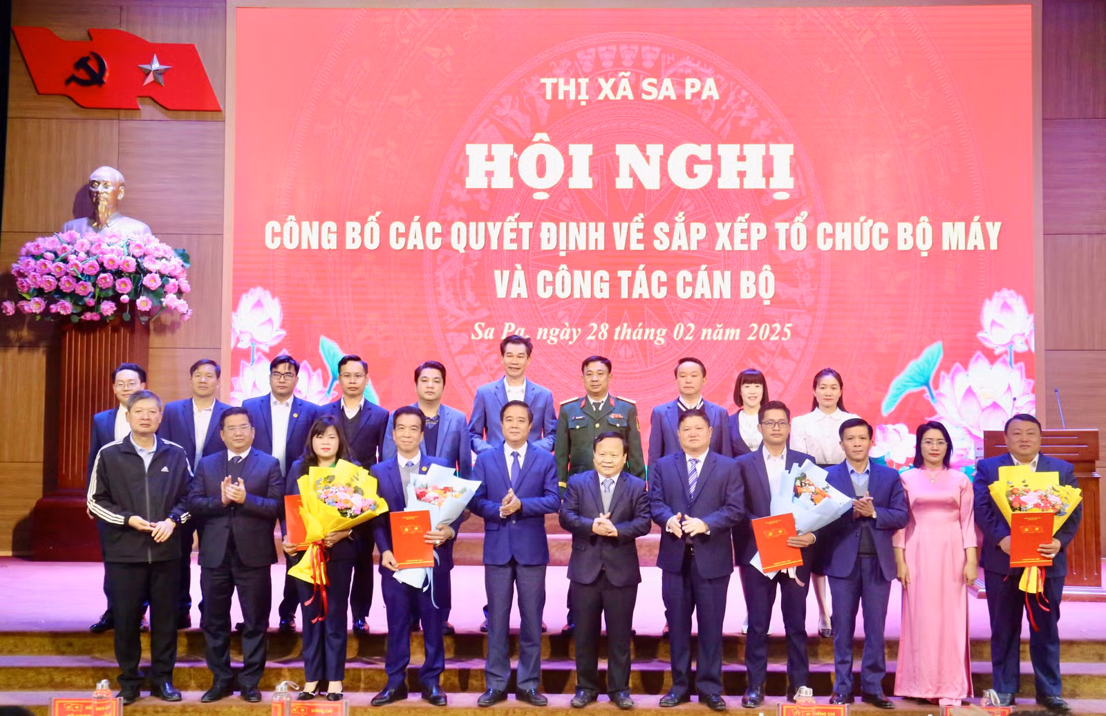 Trao Quyết định hợp nhất và bổ nhiệm lãnh đạo Ban Tuyên giáo và Dân vận Thị ủy.