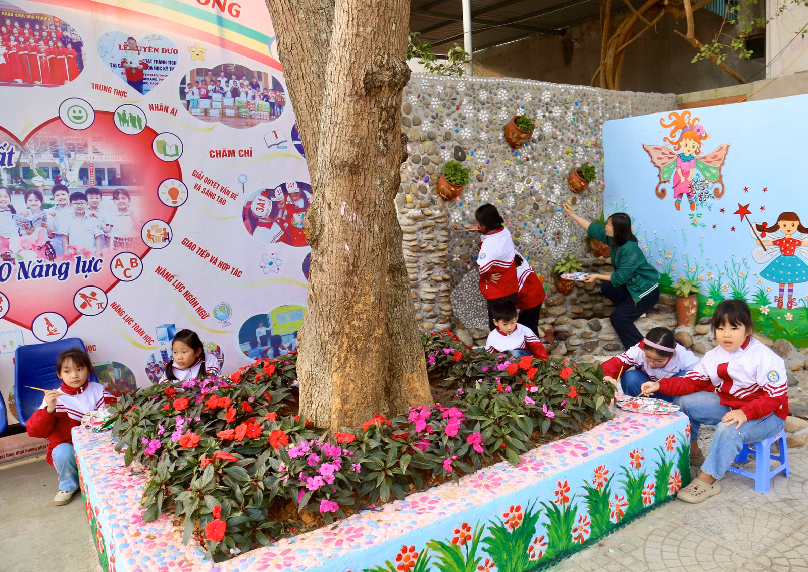 Trang trí khuôn viên trường học.
