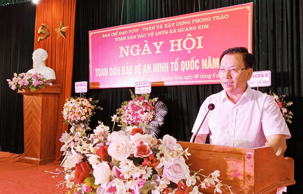 Đồng chí Hoàng Quốc Khánh, Phó Chủ tịch Thường trực UBND tỉnh phát biểu tại ngày hội.
