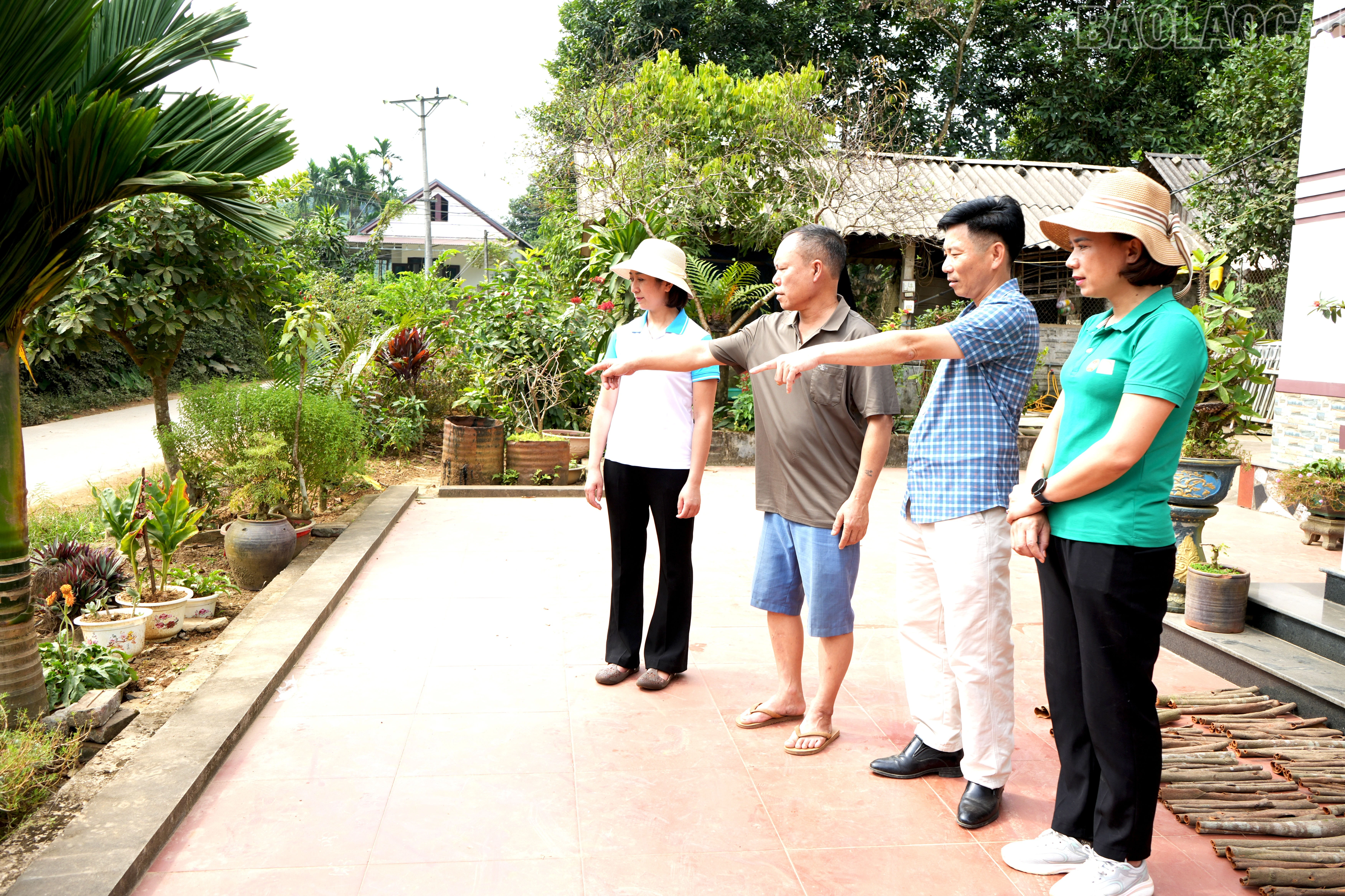 baolaocai-tr_ong-le-vinh-hoan-tu-nguyen-thao-ro-tuong-rao-de-thi-cong-duong-bao-dap-tan-dong.jpg
