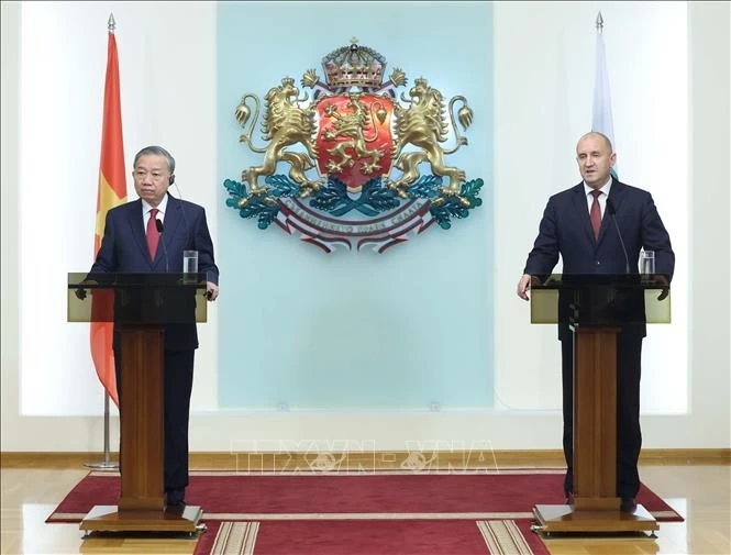Tổng Bí thư Tô Lâm và Tổng thống Bulgaria Rumen Radev tại cuộc gặp gỡ báo chí. Ảnh: Thống Nhất/TTXVN
