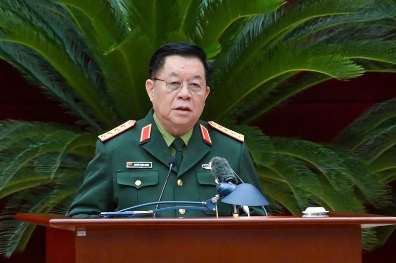 Đại tướng Nguyễn Trọng Nghĩa tham luận tại hội nghị.