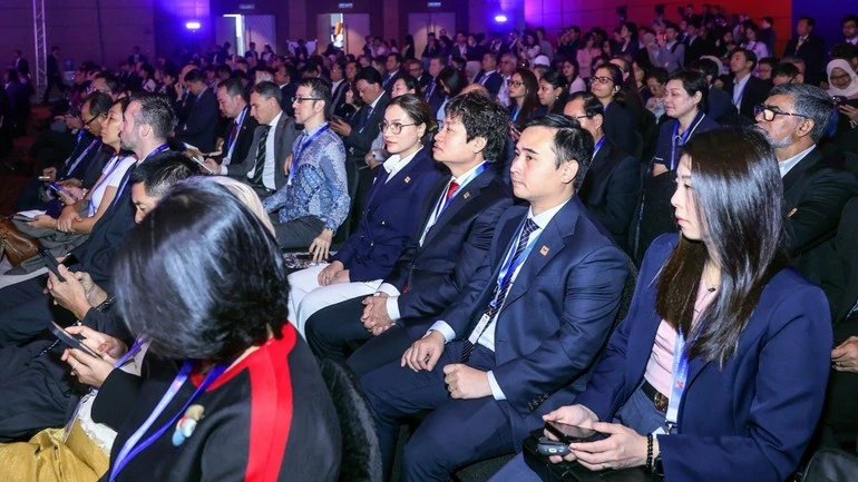 Các đại biểu Việt Nam và quốc tế tham dự Phiên đối thoại cấp cao.