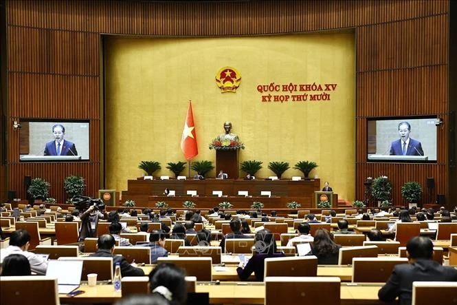 Chánh án Tòa án Nhân dân Tối cao Nguyễn Văn Quảng trình bày Tờ trình dự án Luật Toà án chuyên biệt tại Trung tâm tài chính quốc tế.
