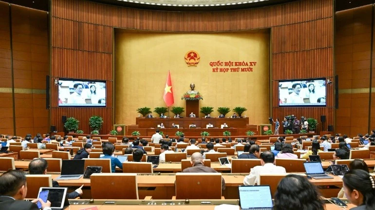 Quốc hội thảo luận tại hội trường.