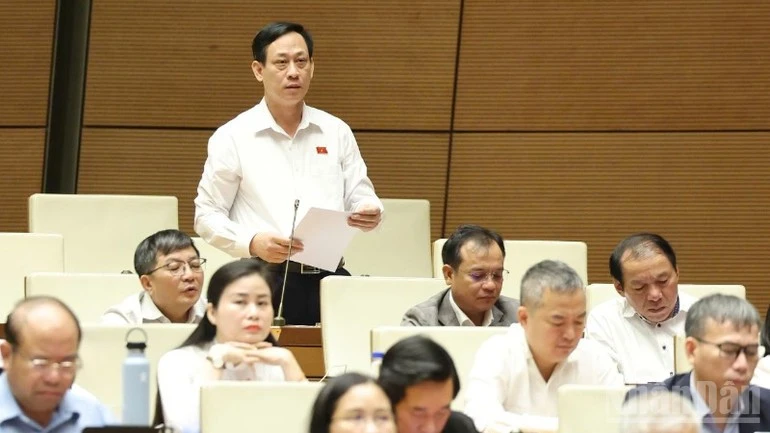 Đại biểu Mai Văn Hải (Đoàn Thanh Hóa) phát biểu.