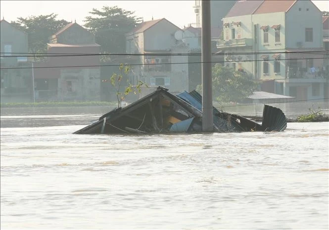 Nước nhấn chìm nhiều ngôi nhà tại các tổ dân phố Yên Viên, Vân Hà, Thổ Hà, phường Vân Hà, tỉnh Bắc Ninh.
