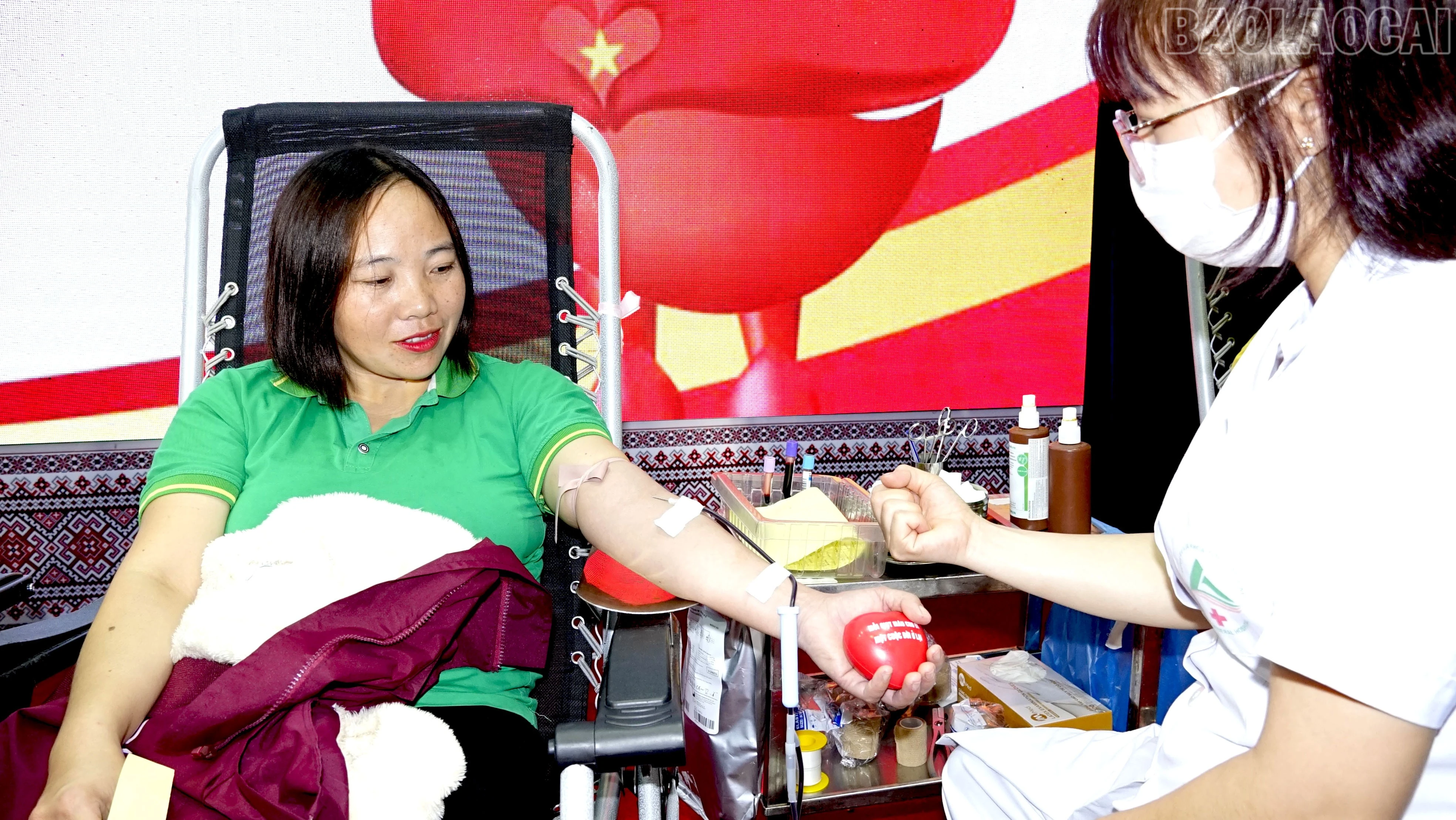 baolaocai-tr_chuong-trinh-da-thu-ve-403-don-vi-mau.jpg