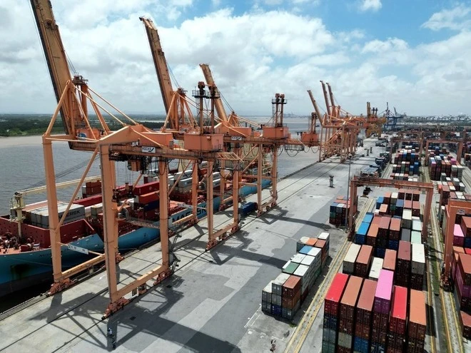 Trong 11 tháng năm 2025, kim ngạch xuất khẩu sang thị trường Mỹ đạt 138,61 tỷ USD, tăng 27,2% và đóng góp gần 50% mức tăng xuất khẩu chung của cả nước. (Ảnh: Tuấn Anh/TTXVN)