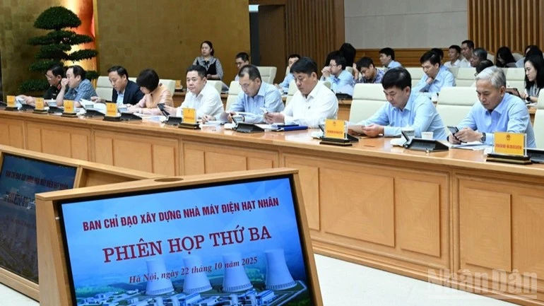 Đại diện lãnh đạo các bộ, ngành, cơ quan, đơn vị tham dự phiên họp.