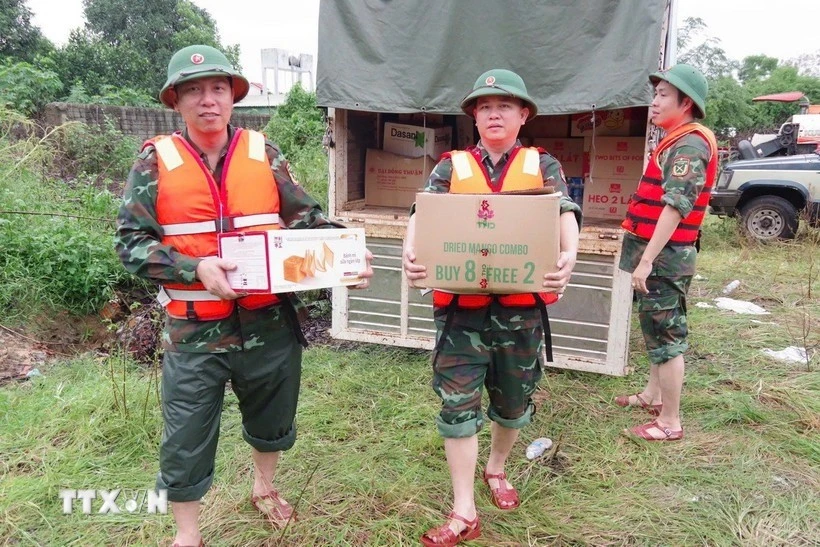 ttxvn-cuu-tro-dong-bao-1.jpg