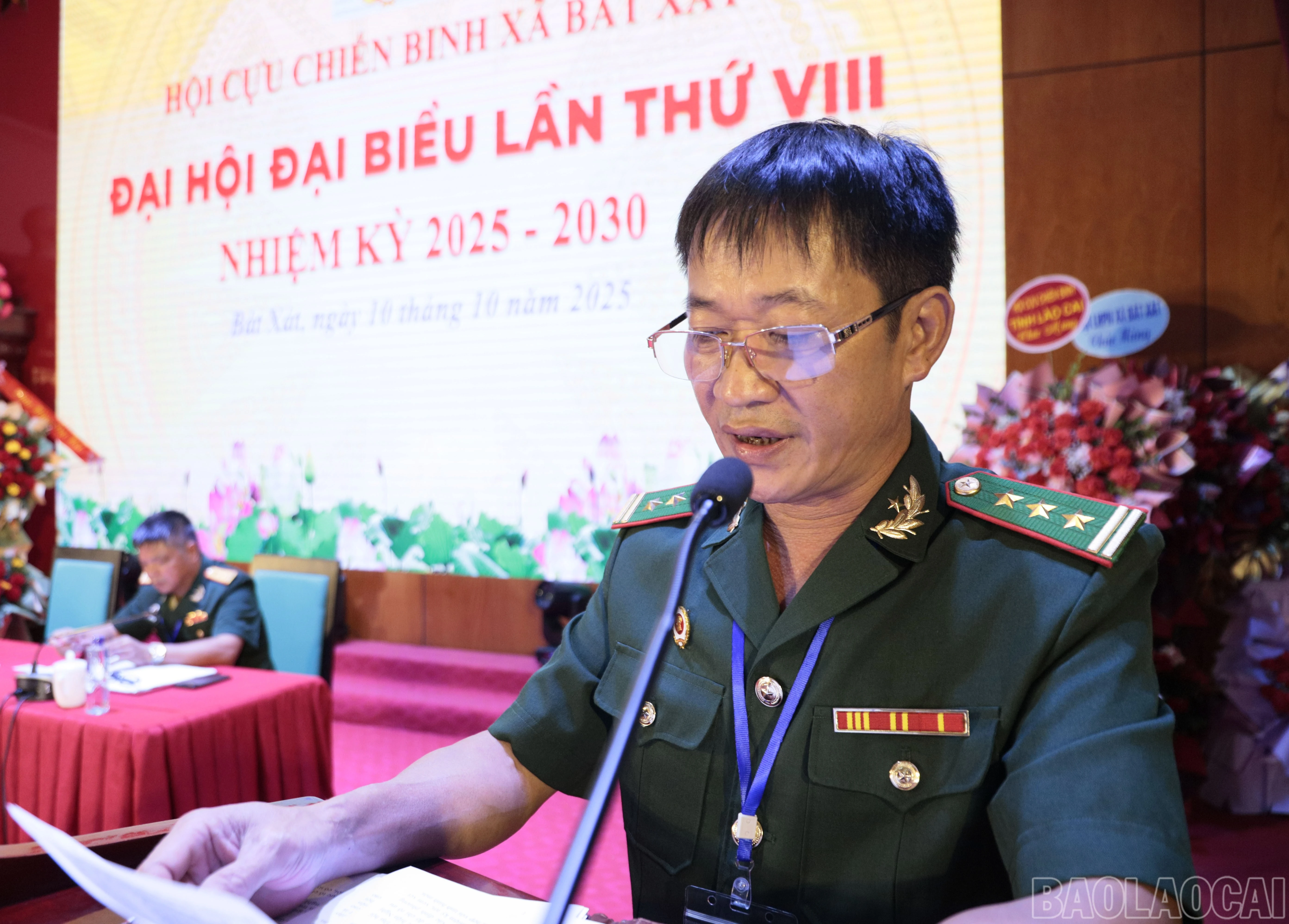 baolaocai-br_chu-tich-hoi-ccb-xa-trinh-bay-bao-cao-chinh-tri-tai-dai-hoi-1.jpg