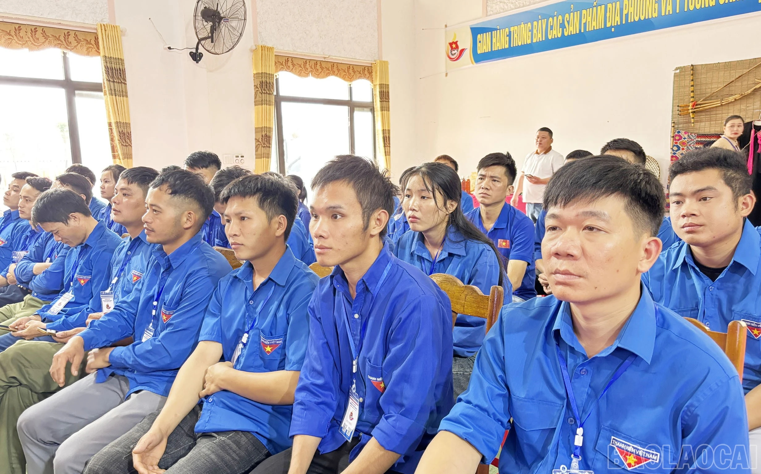 baolaocai-br_doan-vien-thanh-nien-du-dai-hoi.jpg