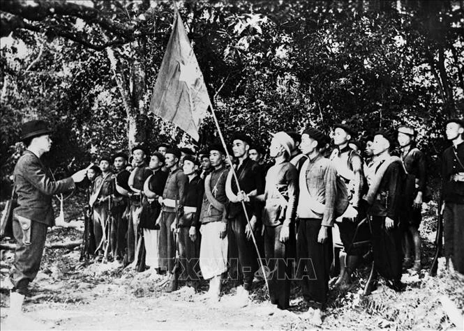 Ngày 22/12/1944, Ðội Việt Nam tuyên truyền giải phóng quân - tiền thân của Quân đội Nhân dân Việt Nam - ra đời ở Cao Bằng, do đồng chí Võ Nguyên Giáp làm chỉ huy đã tạo ra một cục diện mới trên mặt trận đấu tranh vũ trang cách mạng của dân tộc ta.
