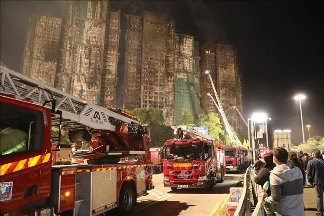Hiện trường vụ cháy chung cư ở Tai Po, Hong Kong (Trung Quốc).