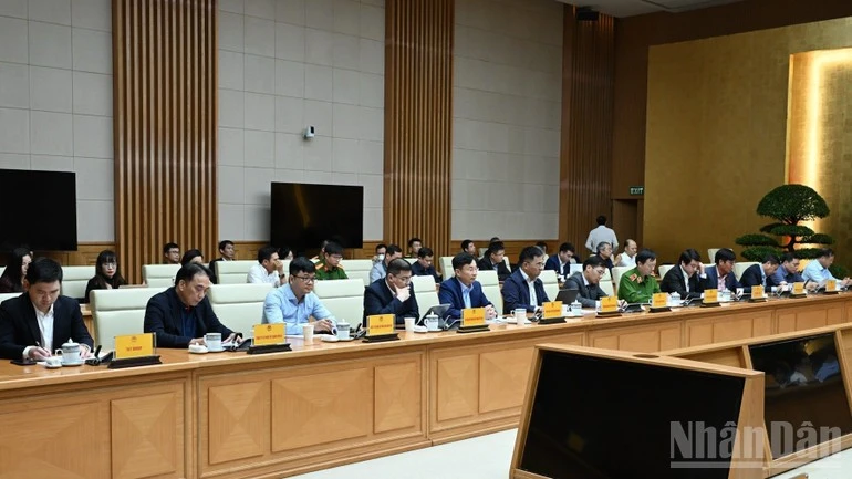 Các đại biểu hết sức quan tâm, đóng góp nhiều ý kiến tâm huyết, trách nhiệm để thúc đẩy hình thành và phát triển sàn dữ liệu Việt Nam.
