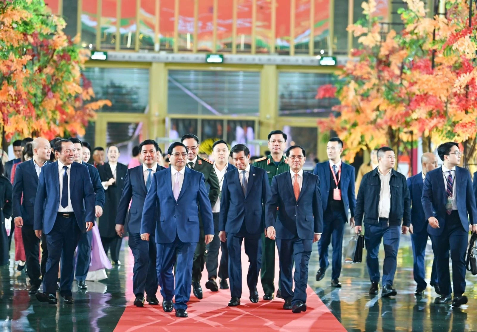 Thủ tướng Phạm Minh Chính tham dự lễ Bế mạc Hội chợ Mùa Thu lần thứ 1 - năm 2025.