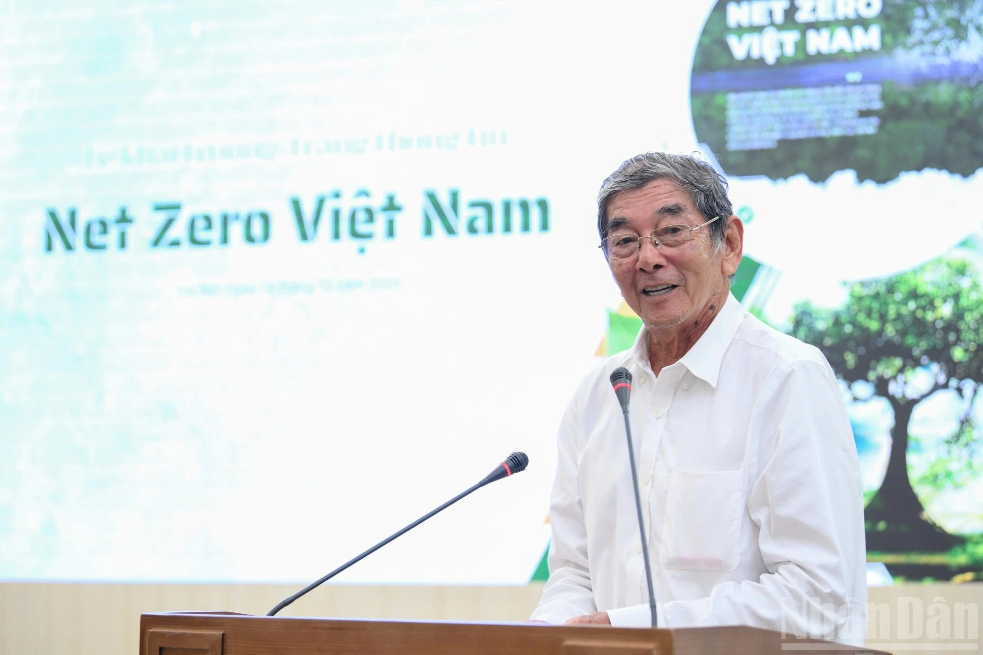 Anh hùng Lao động Hồ Quang Cua phát biểu.