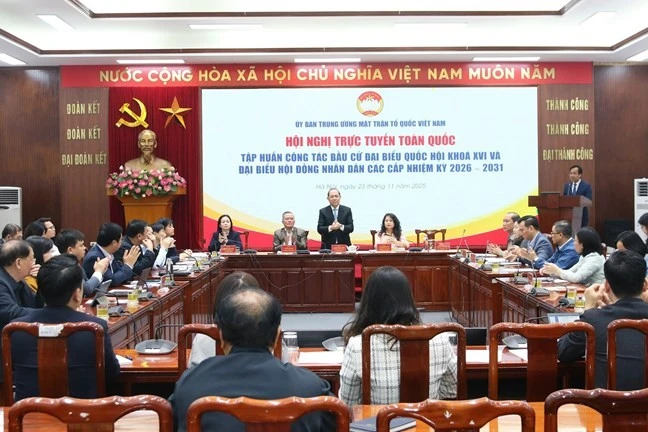 Quang cảnh Hội nghị trực tiếp kết hợp trực tuyến tập huấn công tác bầu cử đại biểu Quốc hội khóa XVI và đại biểu Hội đồng nhân dân các cấp nhiệm kỳ 2026-2031.