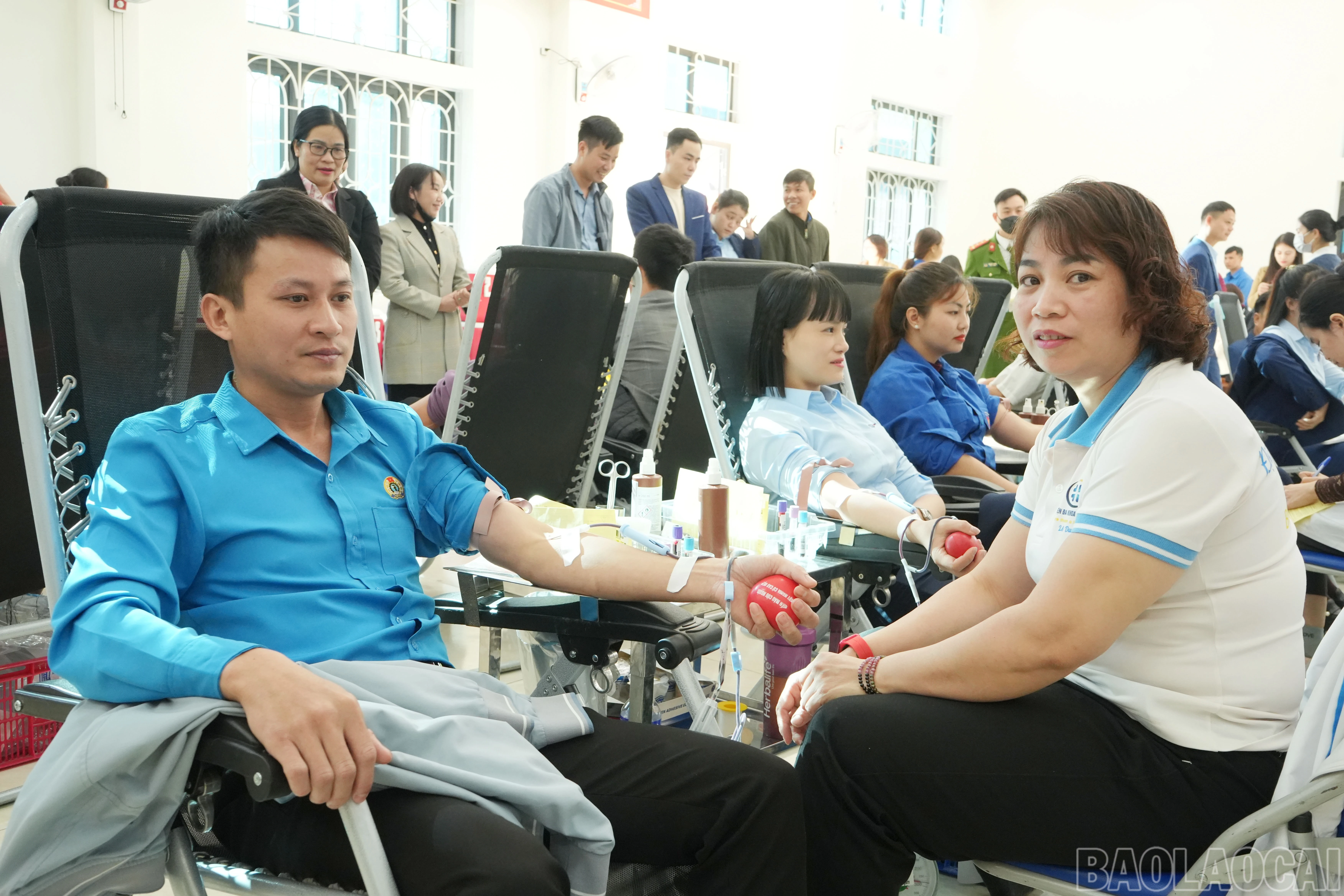 baolaocai-br_doan-vien-cong-doan-tinh-nguyen-hien-mau.jpg