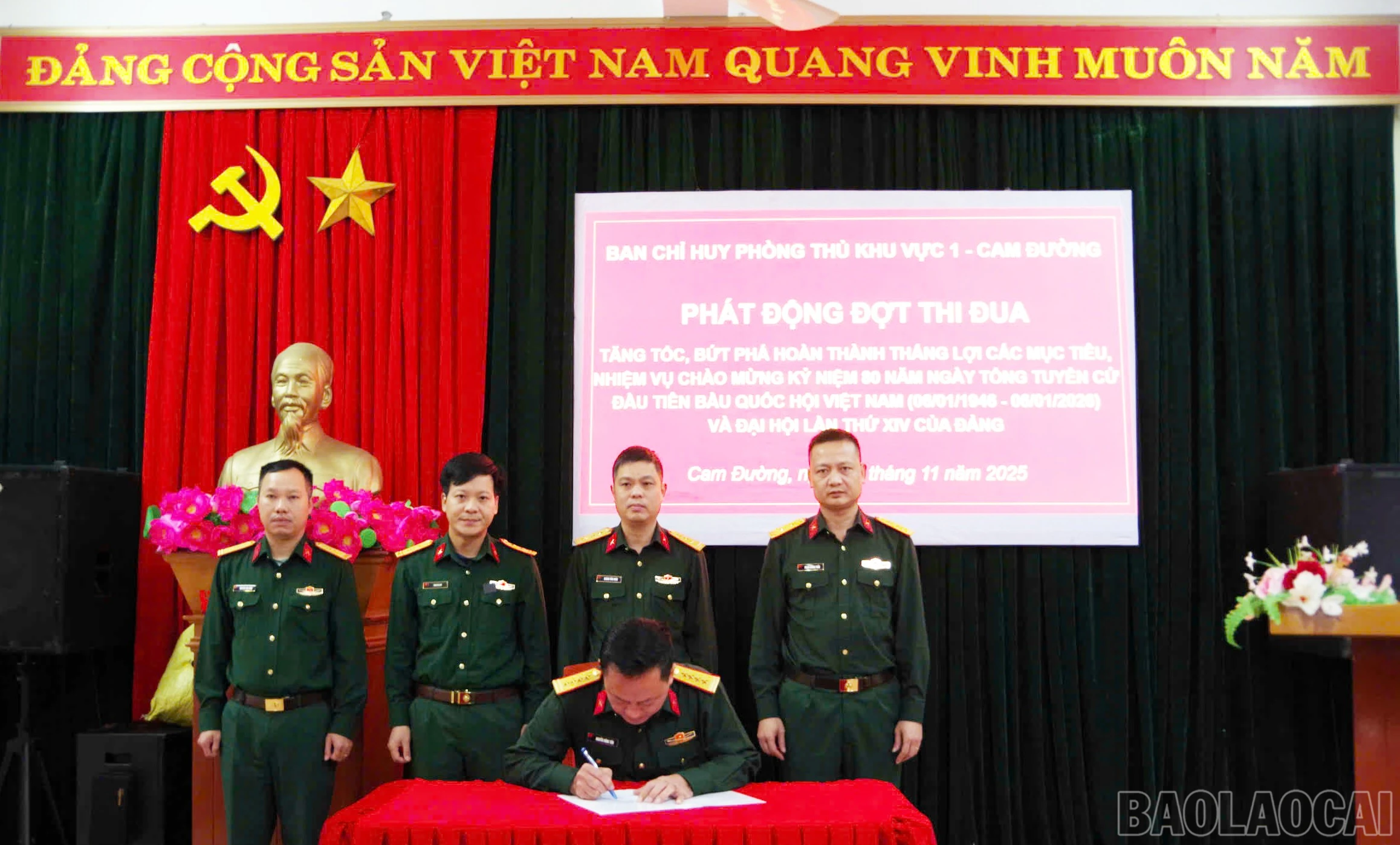 baolaocai-br_1-thu-truong-ban-chi-huy-ptkv-chung-kien-ky-ket-giao-uoc-thi-dua.jpg
