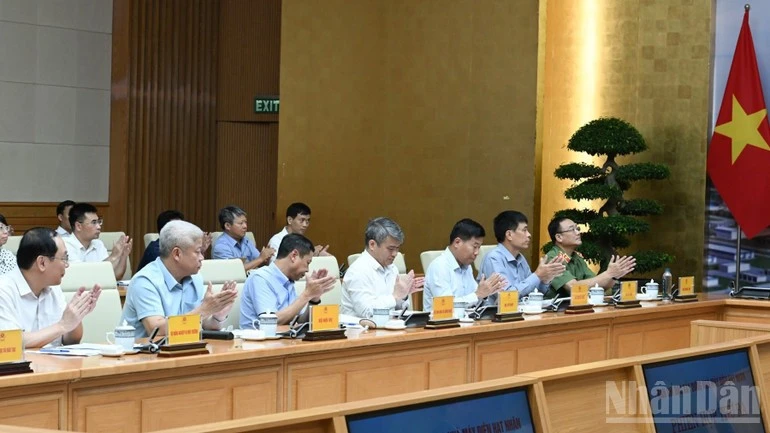 Các đại biểu tham dự phiên họp.