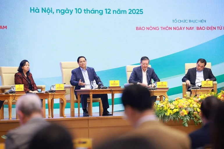 Thủ tướng Chính phủ Phạm Minh Chính đối thoại với nông dân.