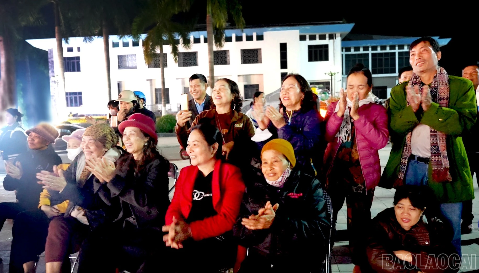 baolaocai-br_nguoi-dan-cam-thay-thich-thu-voi-cac-tiet-muc-trinh-dien.jpg