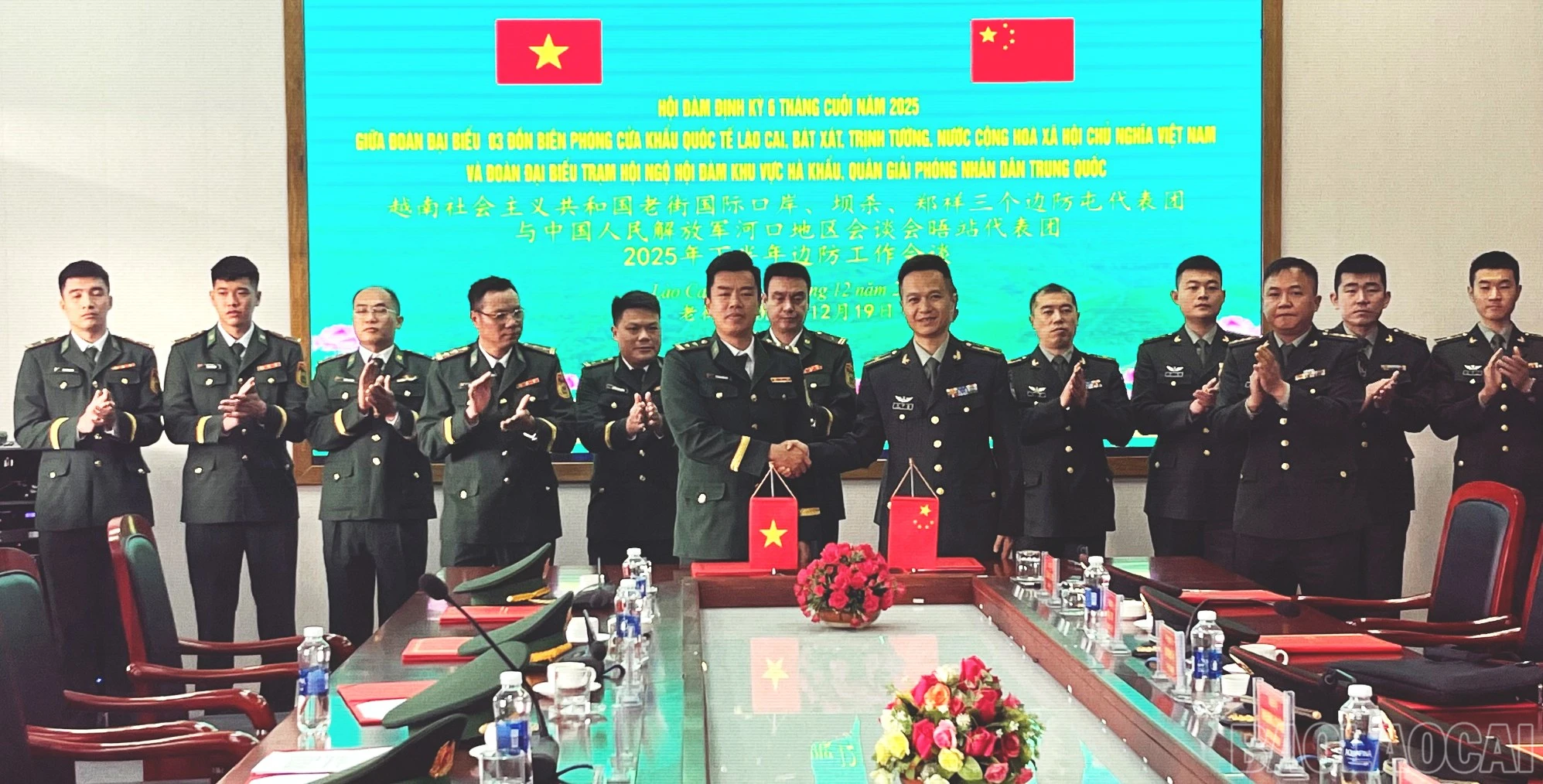 baolaocai-br_2truong-doan-dai-bieu-2-ben-ky-ket-bien-ban-hoi-dam-dinh-ky-1.jpg