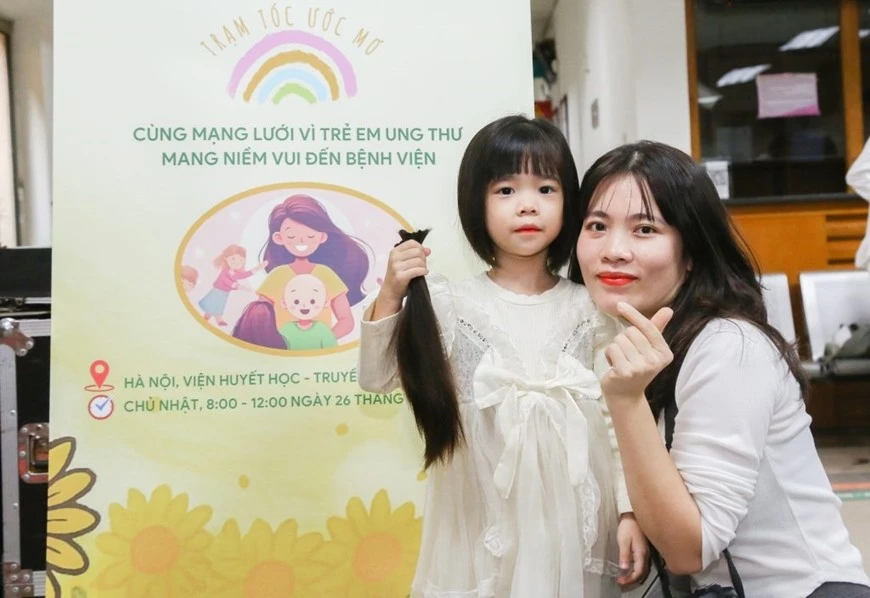 Nhiều em nhỏ tham gia hiến tóc tại chương trình.