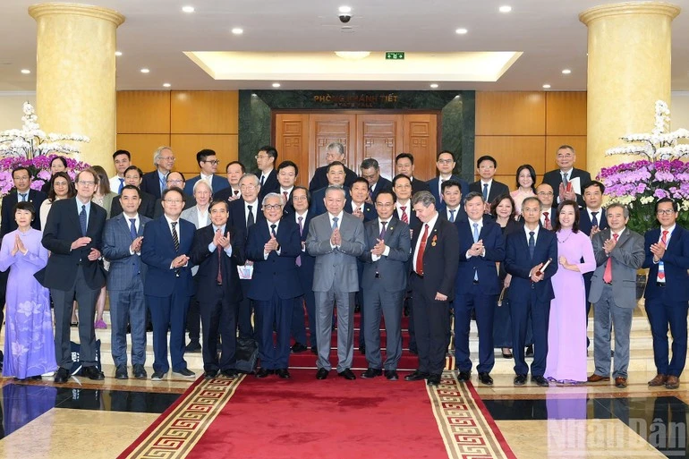 Tổng Bí thư Tô Lâm với các đại biểu tham dự hội thảo quốc tế Việt Nam học lần thứ 7.